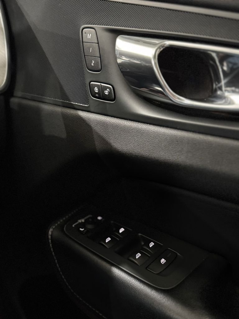 Used Volvo XC60 2018 for sale - 76617176: Photo 14