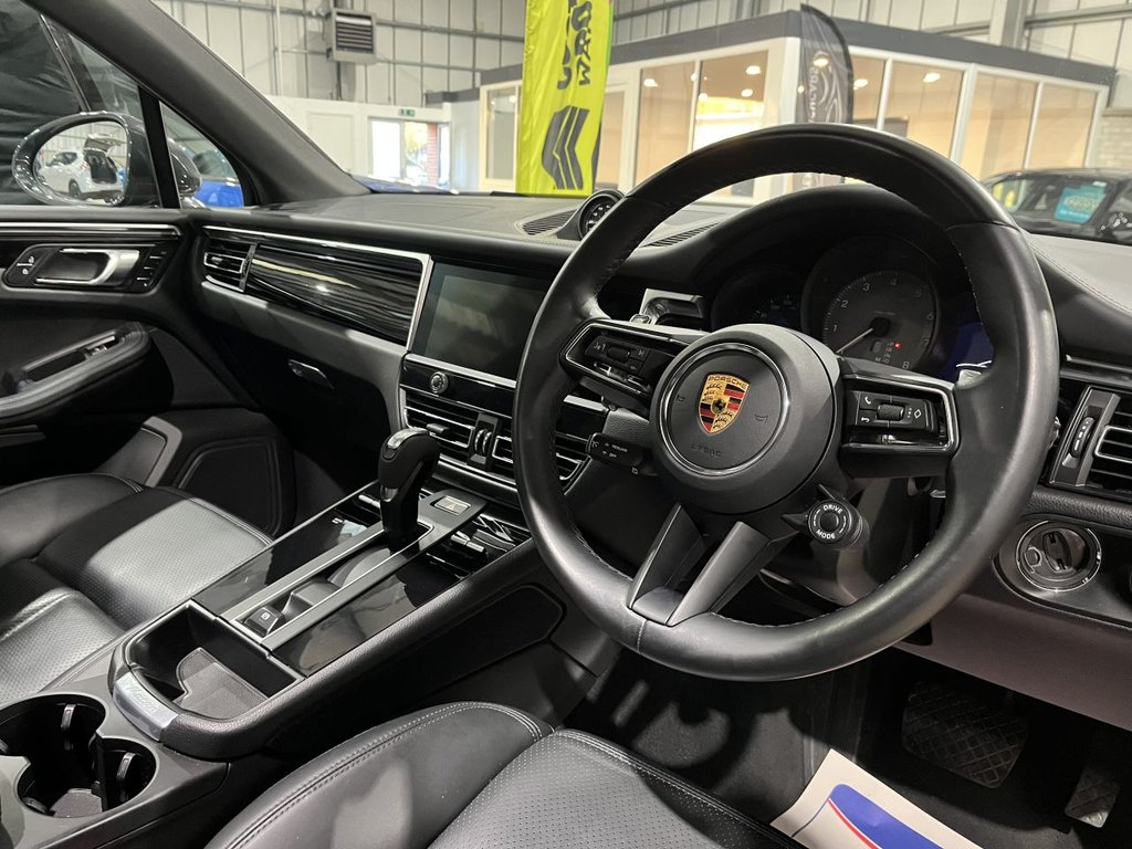 Used Porsche Macan 2021 for sale - 76660654: Photo 11