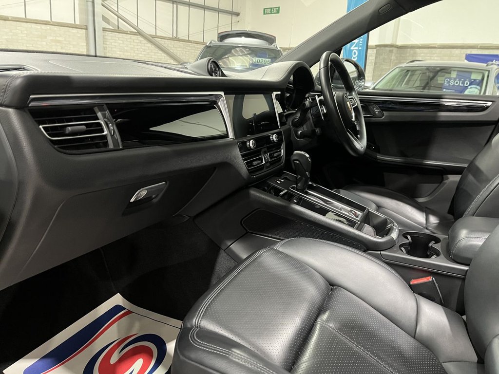 Used Porsche Macan 2021 for sale - 76660654: Photo 15