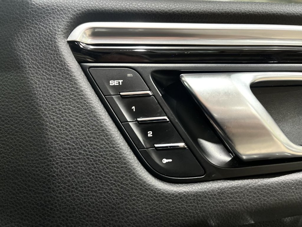 Used Porsche Macan 2021 for sale - 76660654: Photo 18