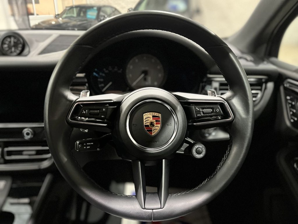 Used Porsche Macan 2021 for sale - 76660654: Photo 21