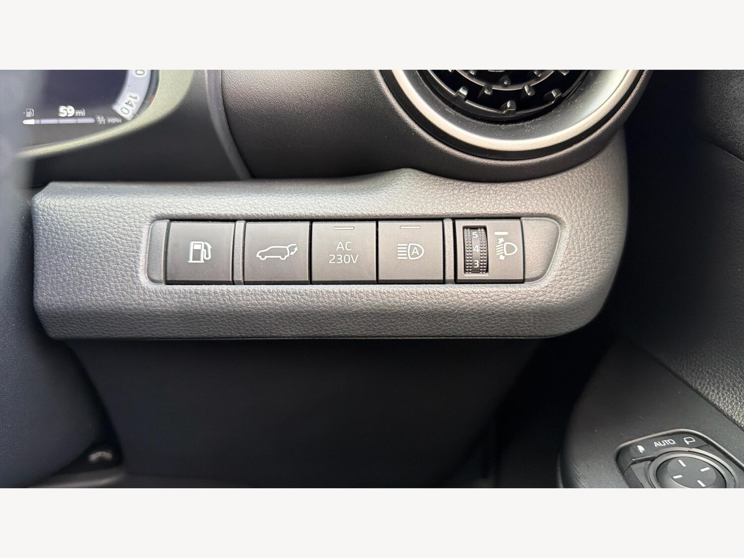 Used Toyota C-HR 2024 for sale - 76499366: Photo 32