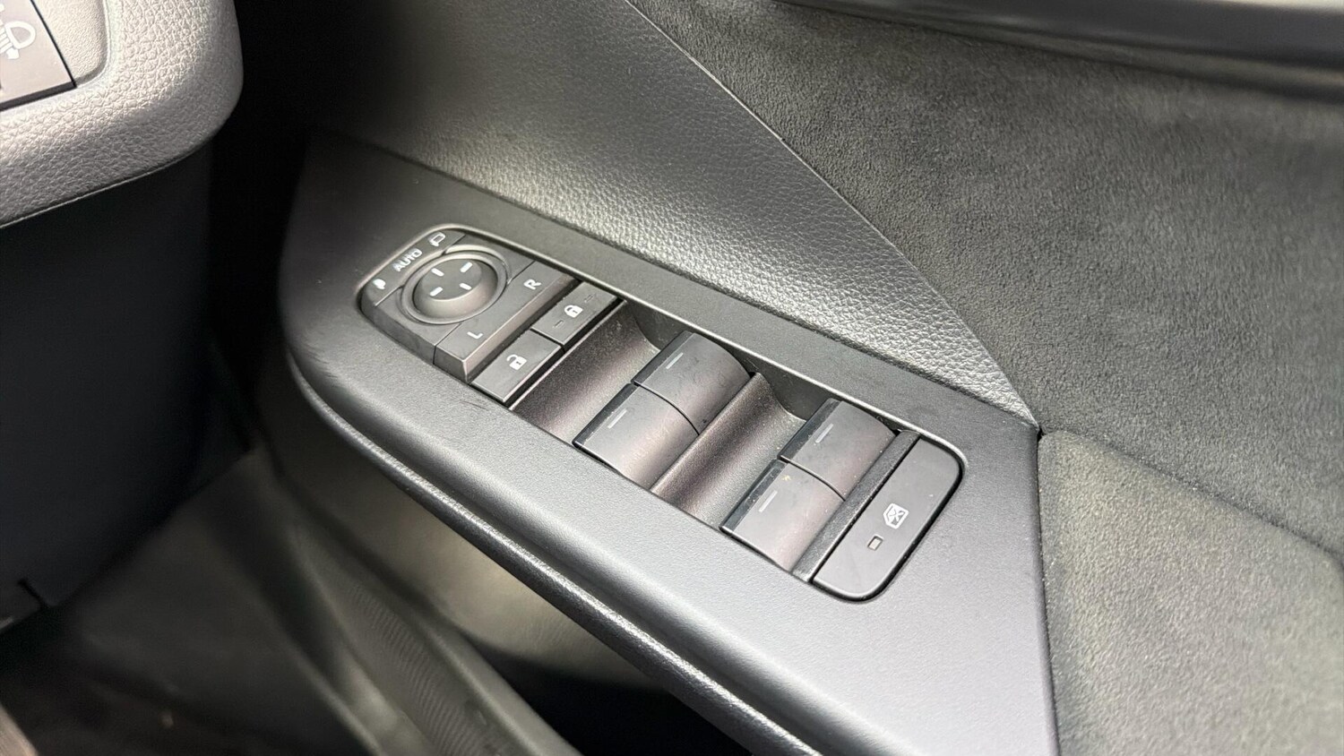 Used Toyota C-HR 2024 for sale - 76499366: Photo 33