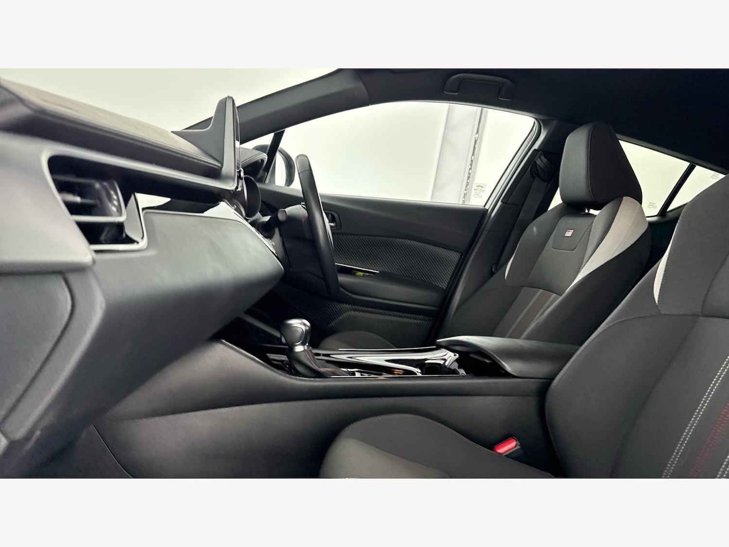 Used Toyota C-HR 2023 for sale - 76619700: Photo 12