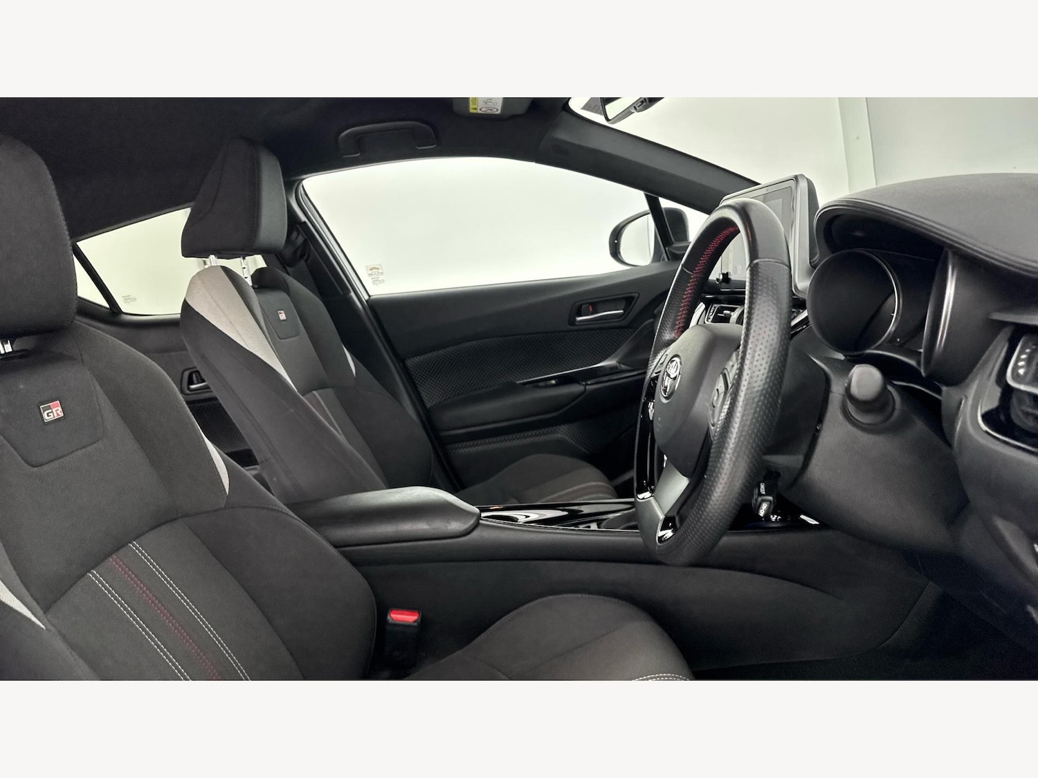 Used Toyota C-HR 2023 for sale - 76619700: Photo 13