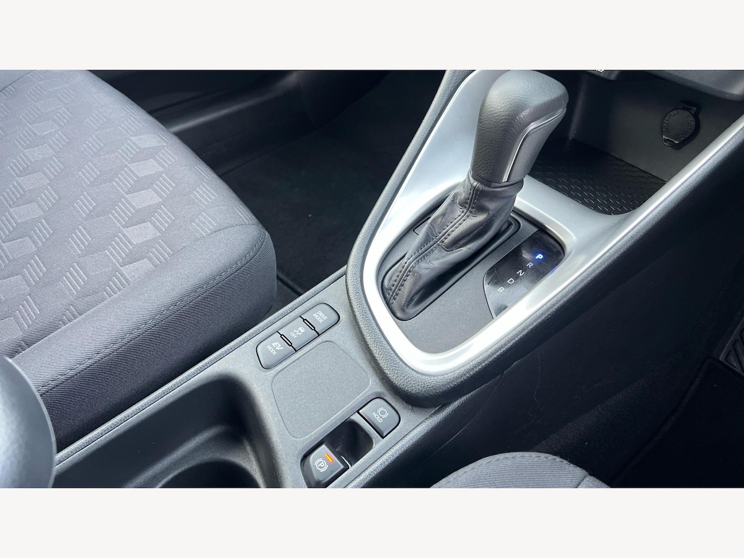 Used Toyota Yaris 2024 for sale - 76912746: Photo 32