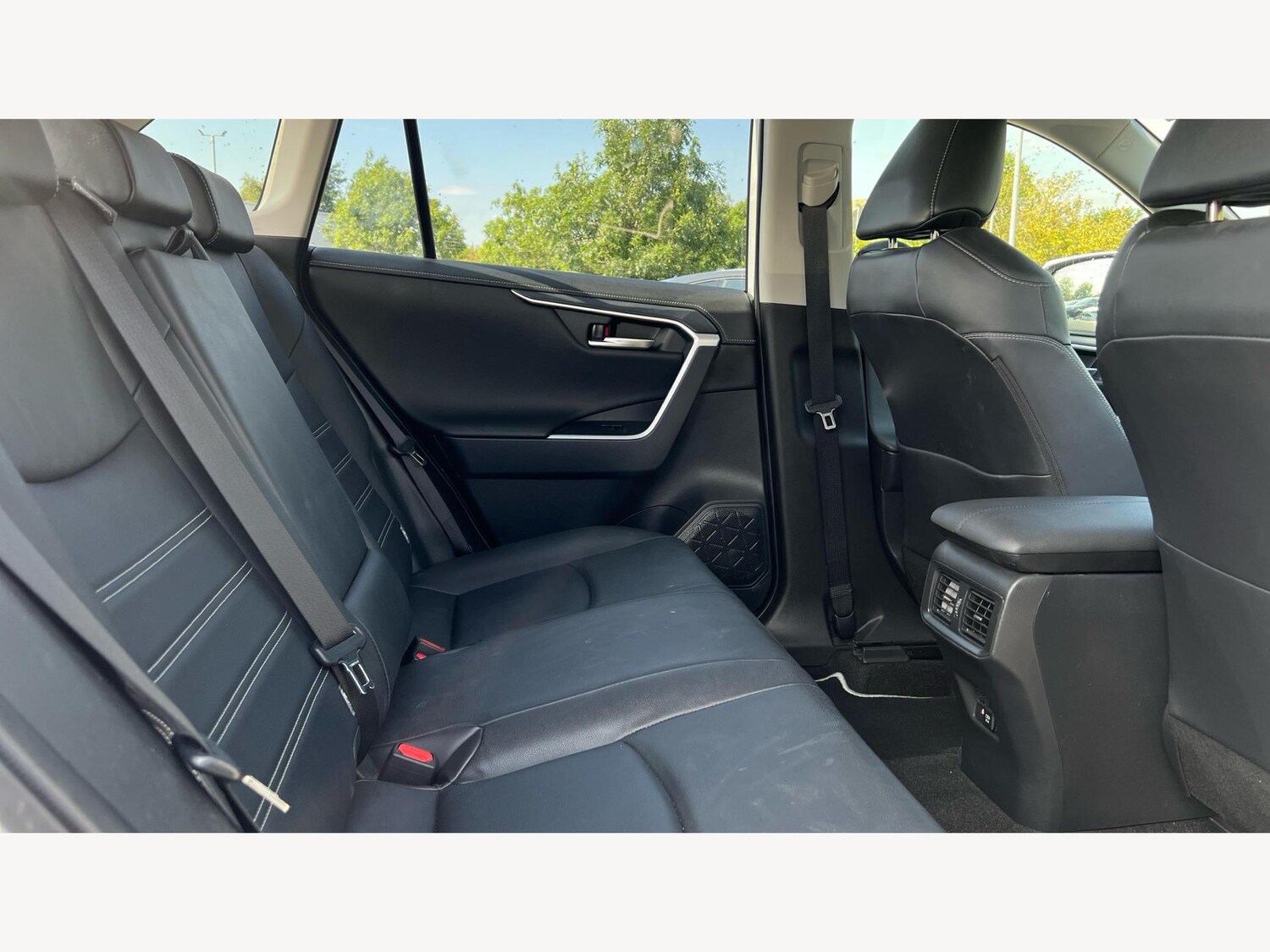 Used Toyota RAV4 2021 for sale - 76701605: Photo 14