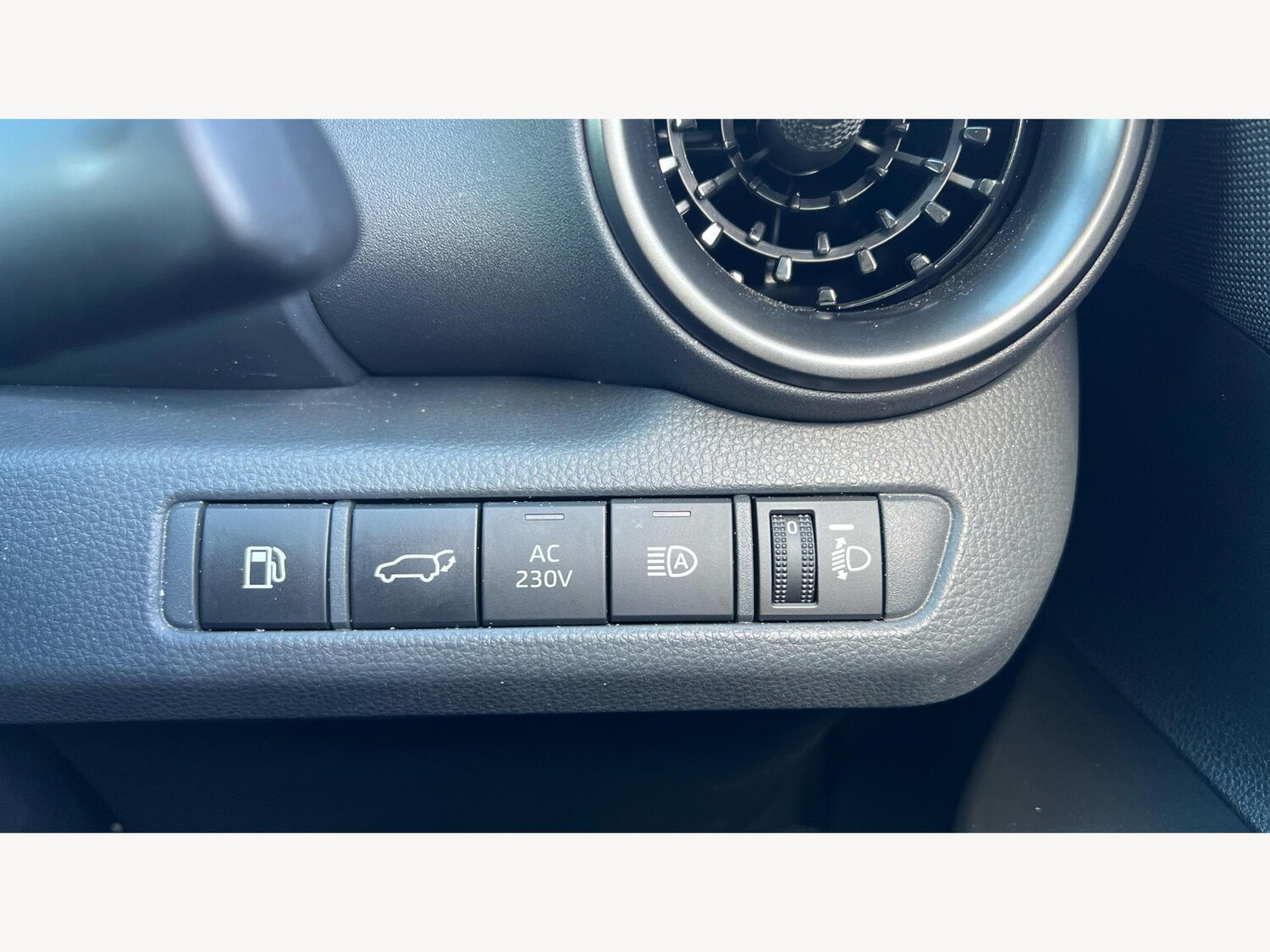 Used Toyota C-HR 2024 for sale - 76158848: Photo 30