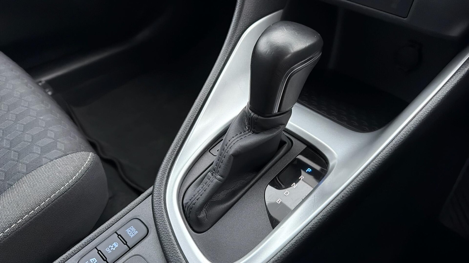 Used Toyota Yaris for sale - 77057269: Photo 35