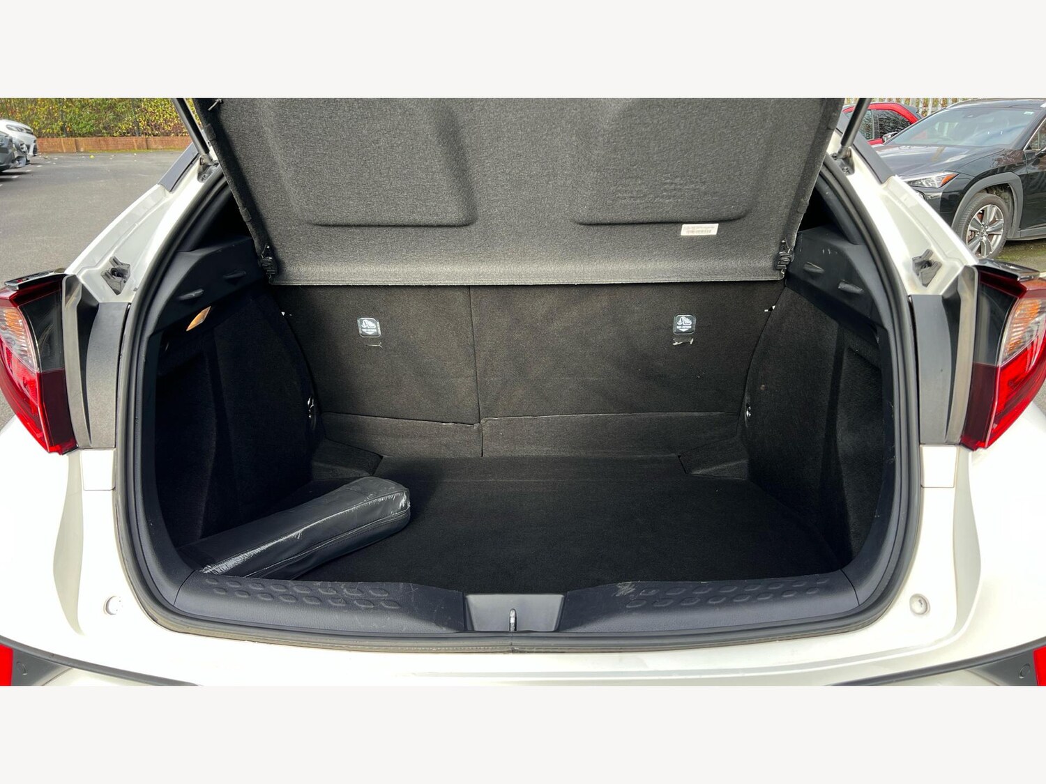 Used Toyota C-HR 2023 for sale - 76528090: Photo 16