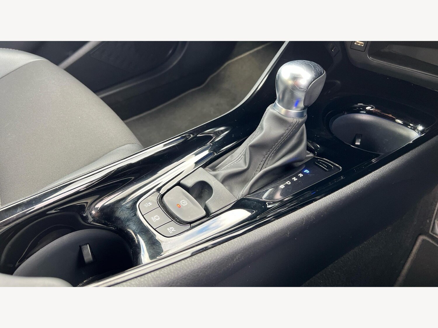 Used Toyota C-HR 2023 for sale - 76528090: Photo 30