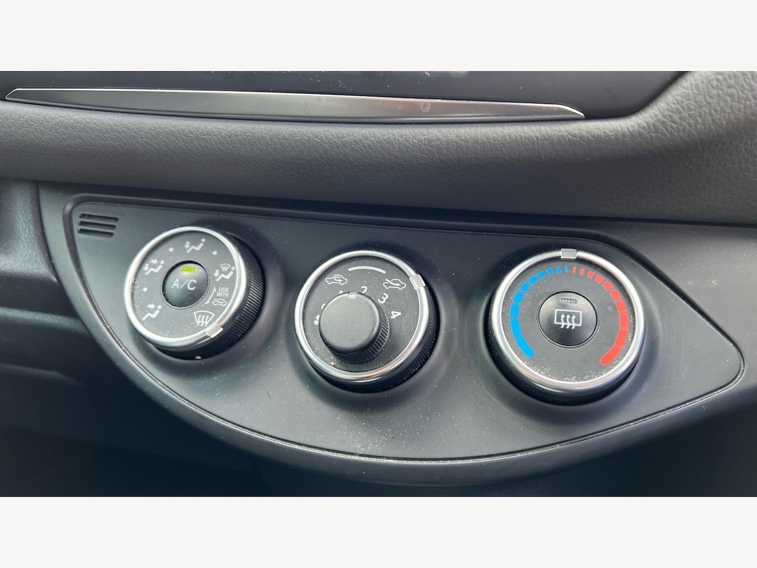 Used Toyota Yaris 2019 for sale - 78147860: Photo 27