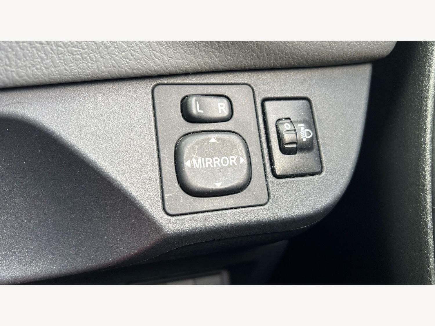 Used Toyota Yaris 2019 for sale - 78147860: Photo 31