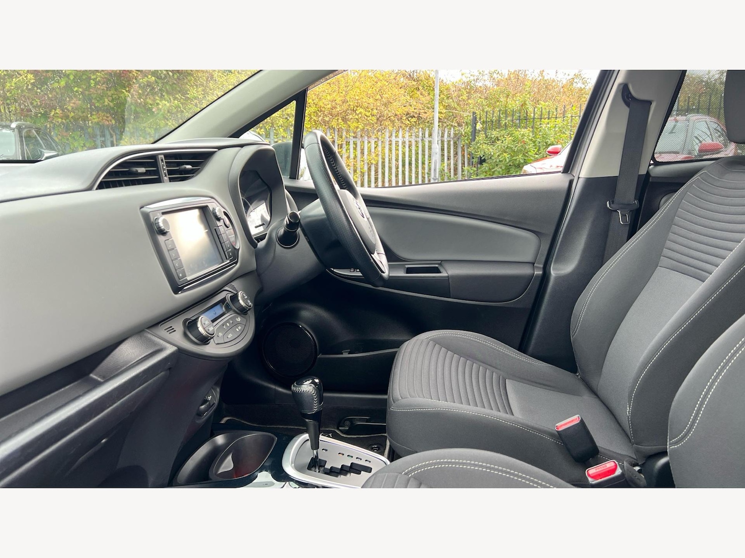 Used Toyota Yaris 2017 for sale - 76153064: Photo 12