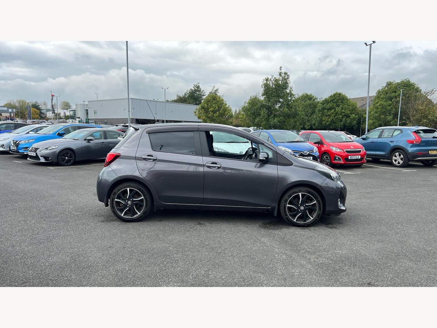 Used Toyota Yaris 2017 for sale - 76153064: Photo 18