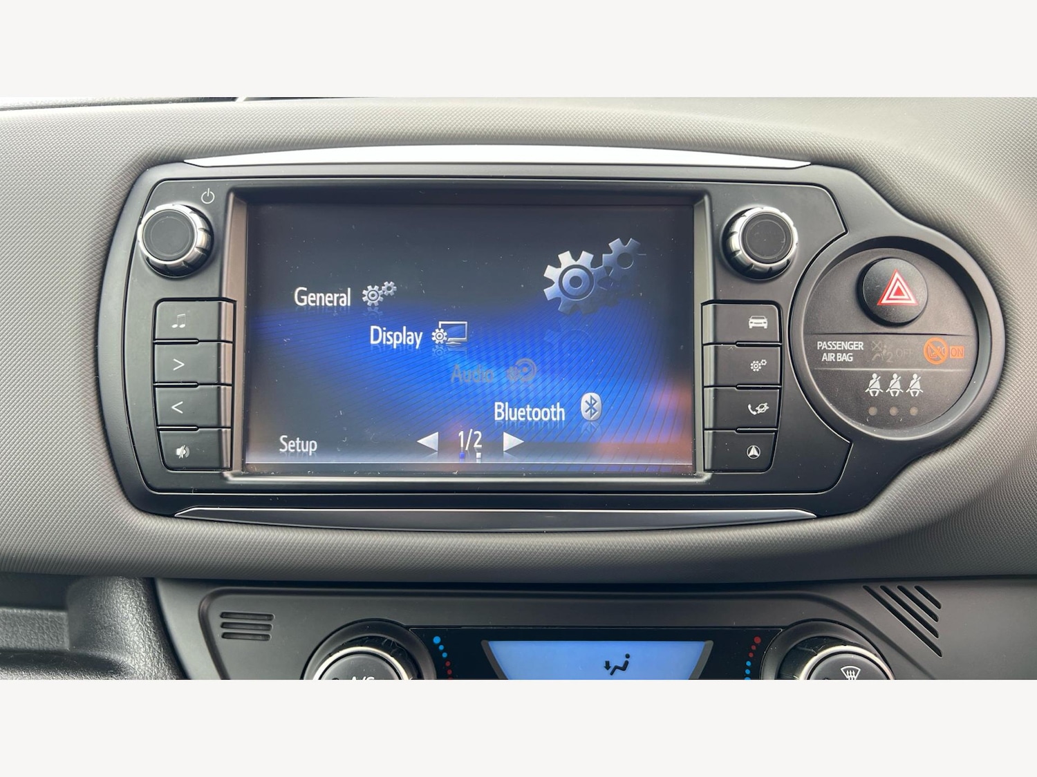 Used Toyota Yaris 2017 for sale - 76153064: Photo 24