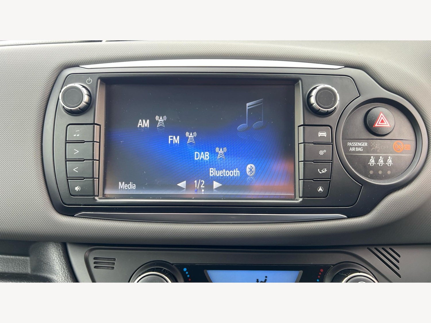 Used Toyota Yaris 2017 for sale - 76153064: Photo 25
