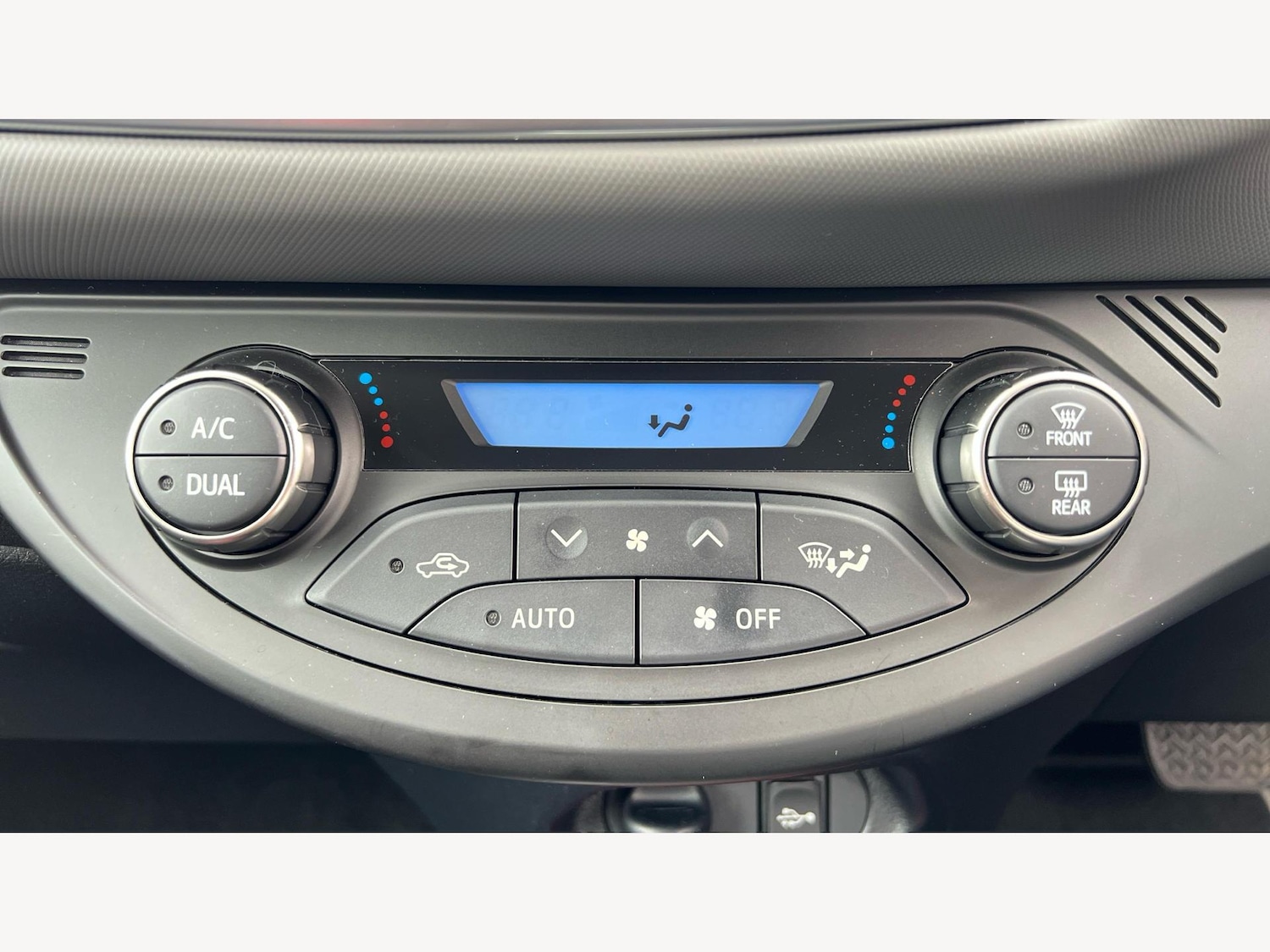 Used Toyota Yaris 2017 for sale - 76153064: Photo 27