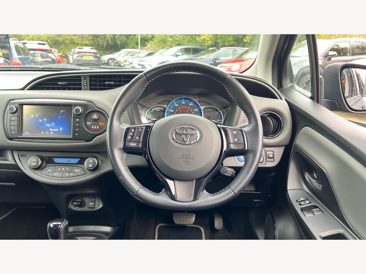 Used Toyota Yaris 2017 for sale - 76153064: Photo 8