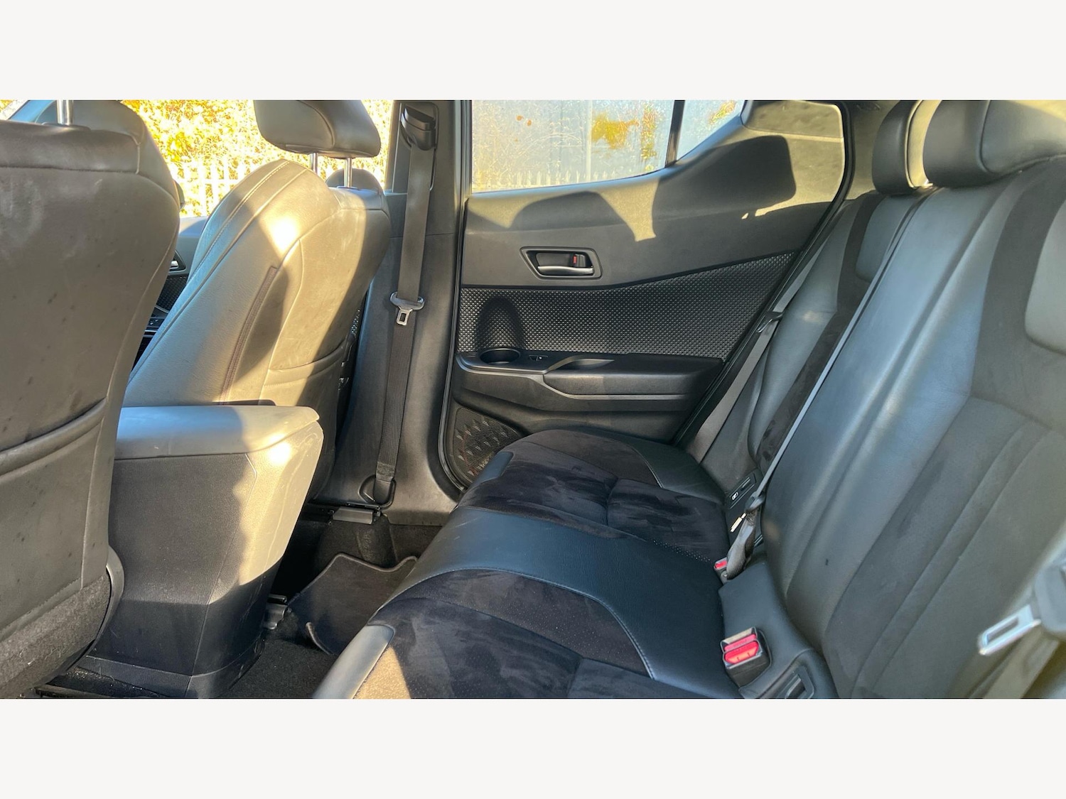 Used Toyota C-HR 2019 for sale - 76371232: Photo 15