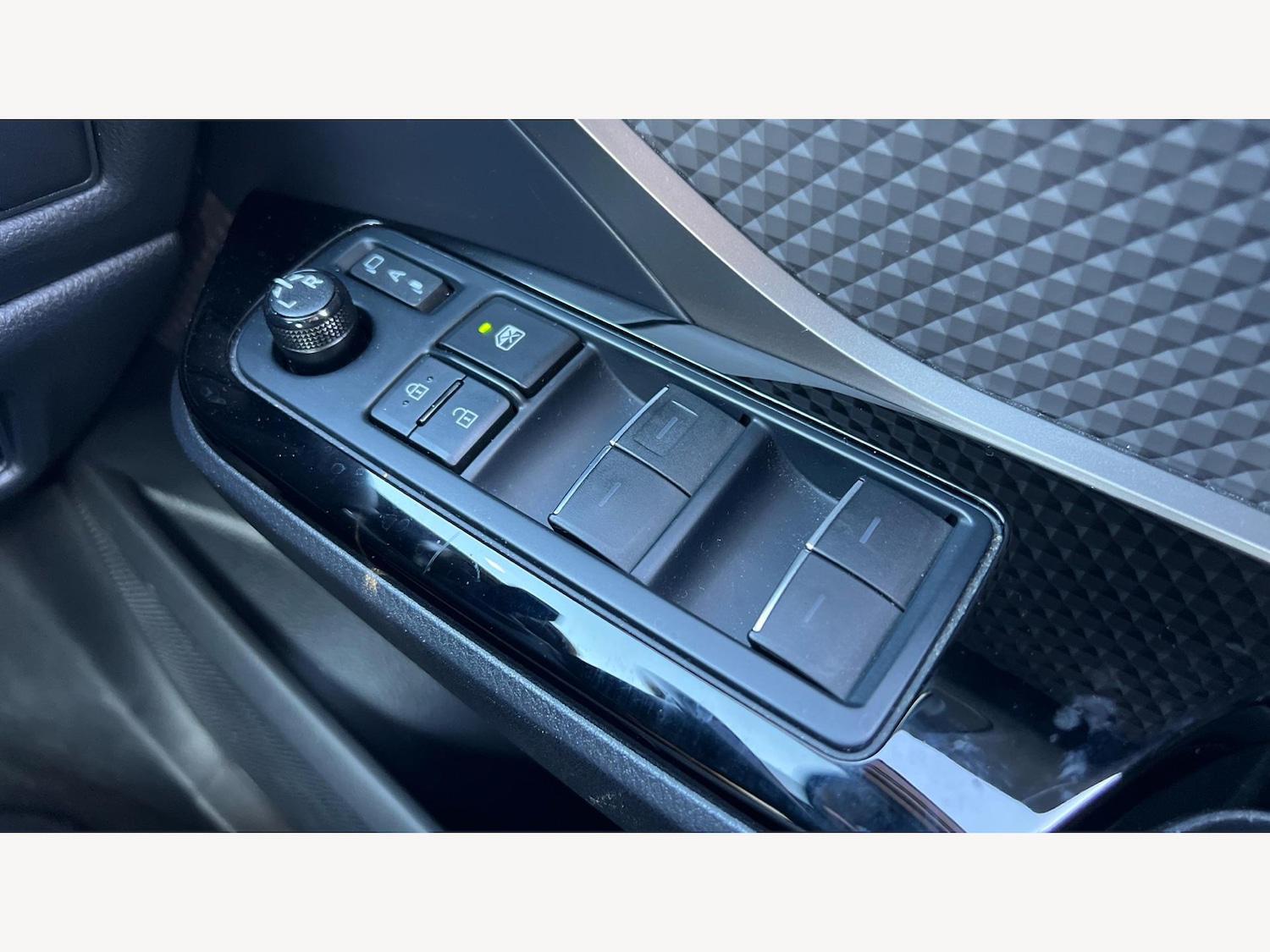 Used Toyota C-HR 2020 for sale - 76801994: Photo 32