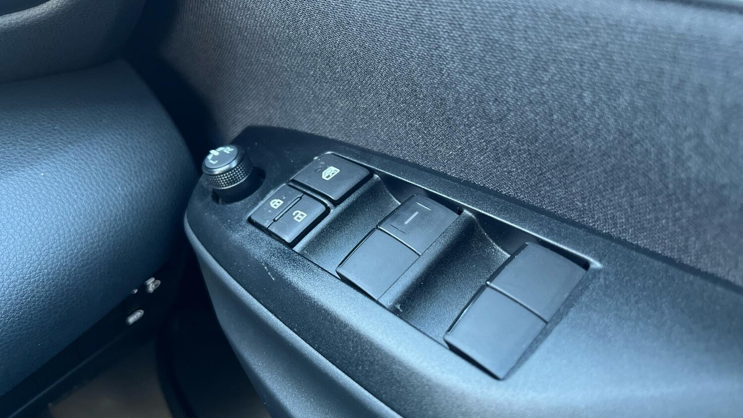 Used Toyota Yaris for sale - 77191512: Photo 32