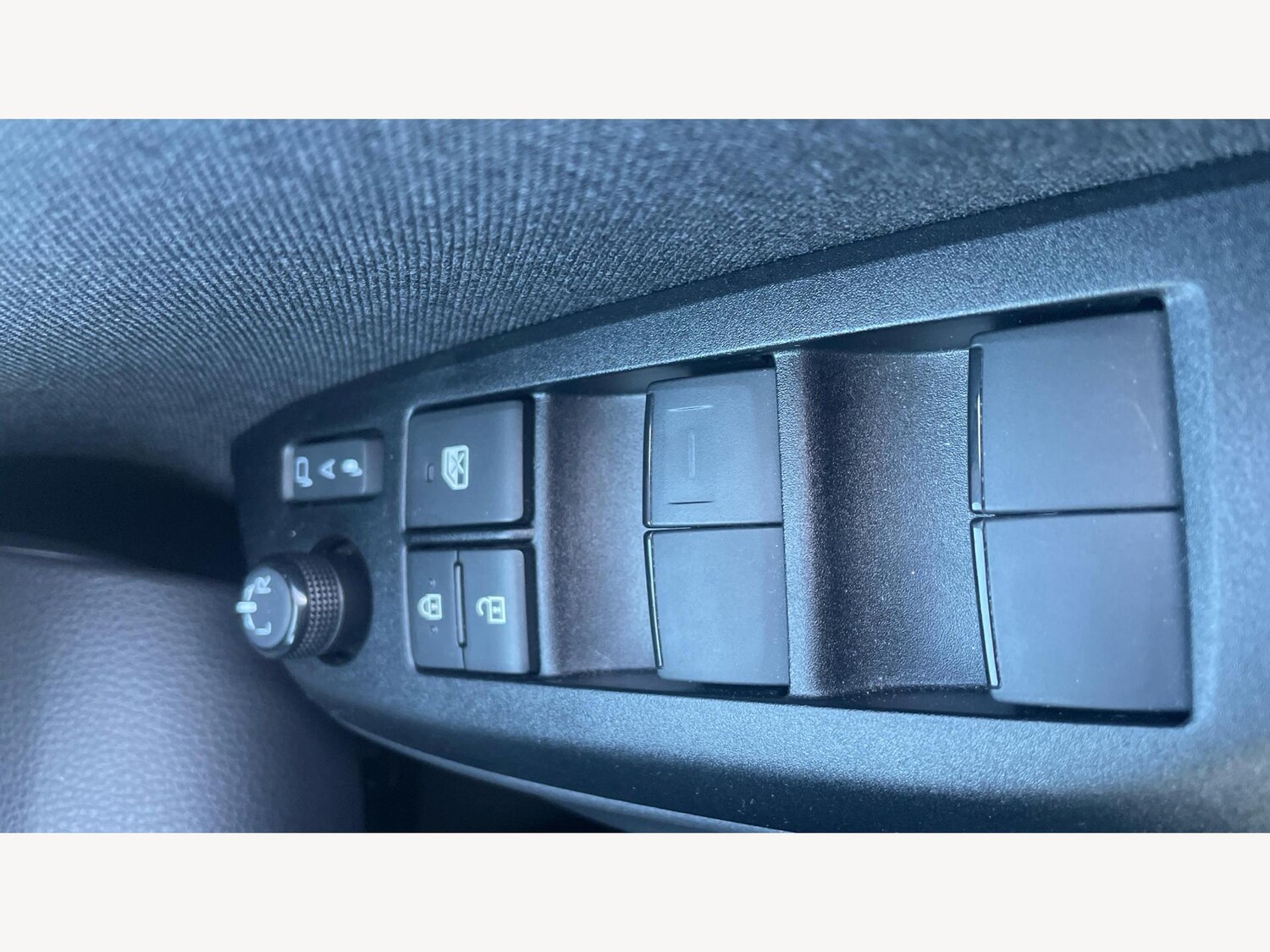 Used Toyota Yaris Cross 2024 for sale - 77020905: Photo 27