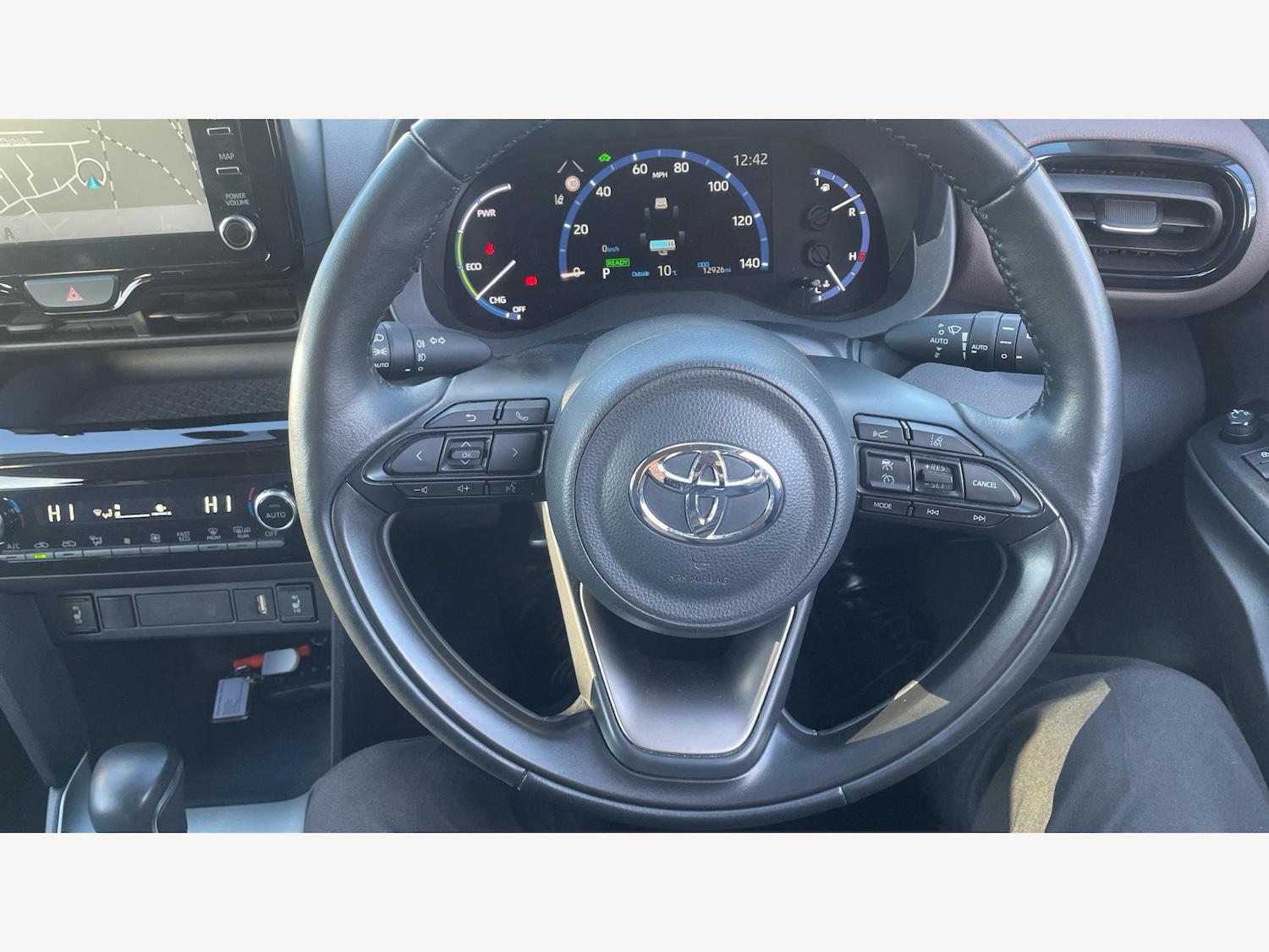 Used Toyota Yaris Cross 2024 for sale - 77020905: Photo 8