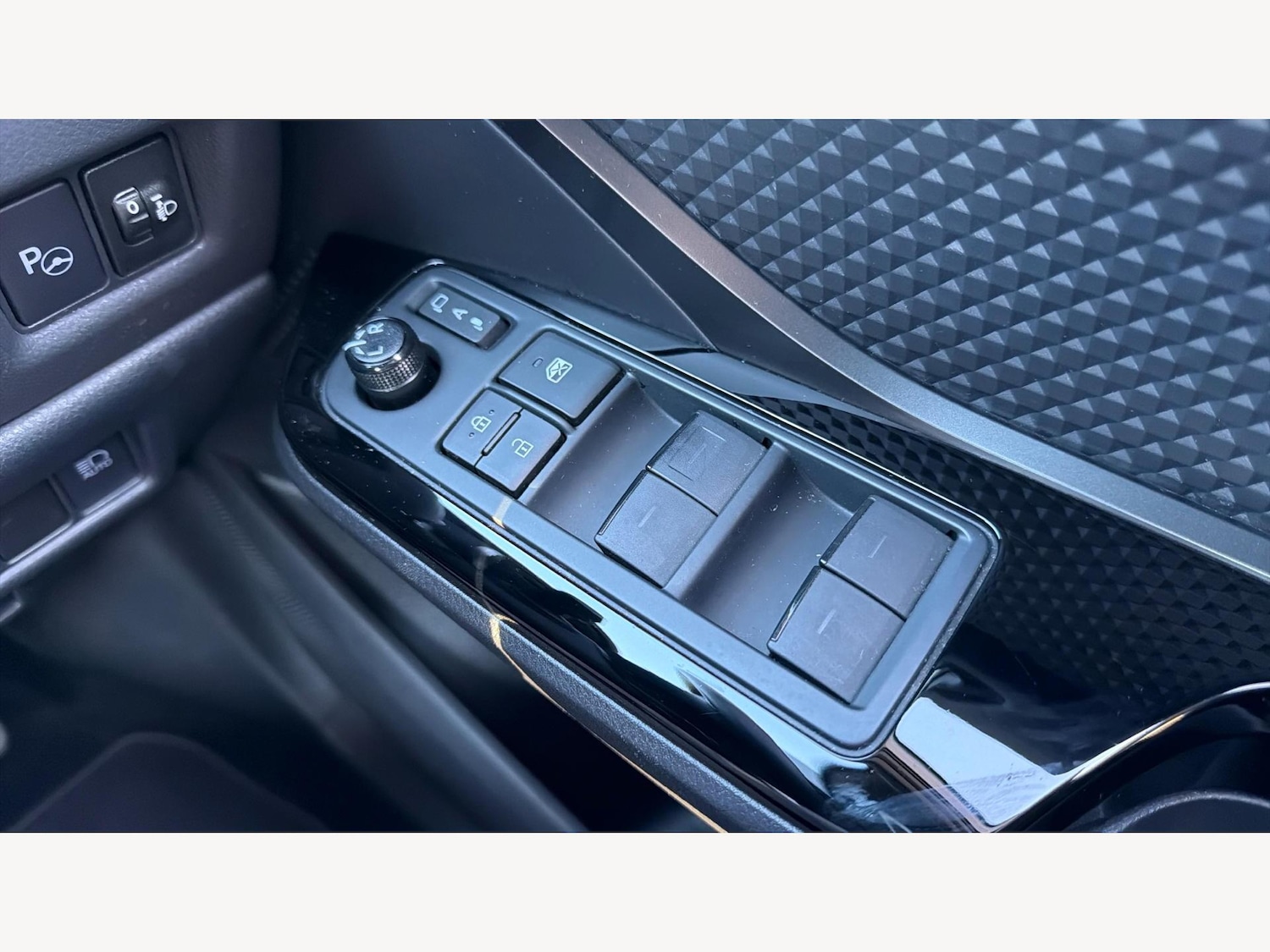 Used Toyota C-HR 2023 for sale - 76802006: Photo 31