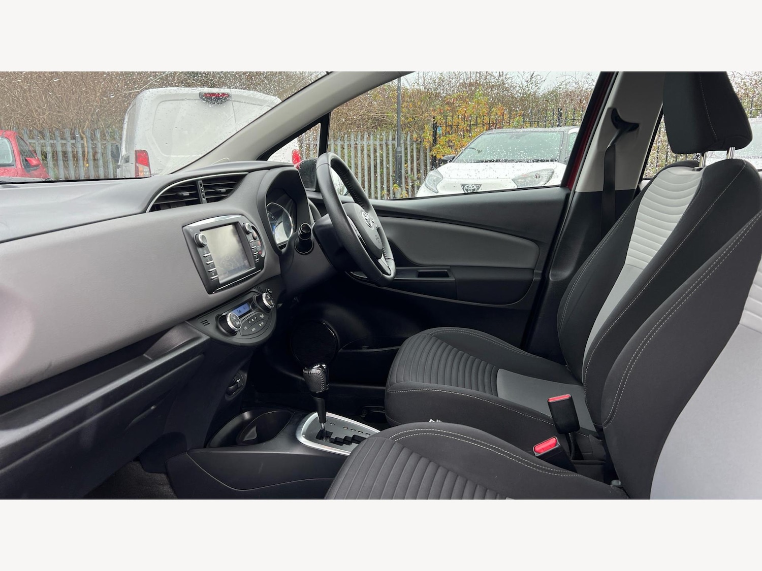 Used Toyota Yaris 2018 for sale - 76865125: Photo 12