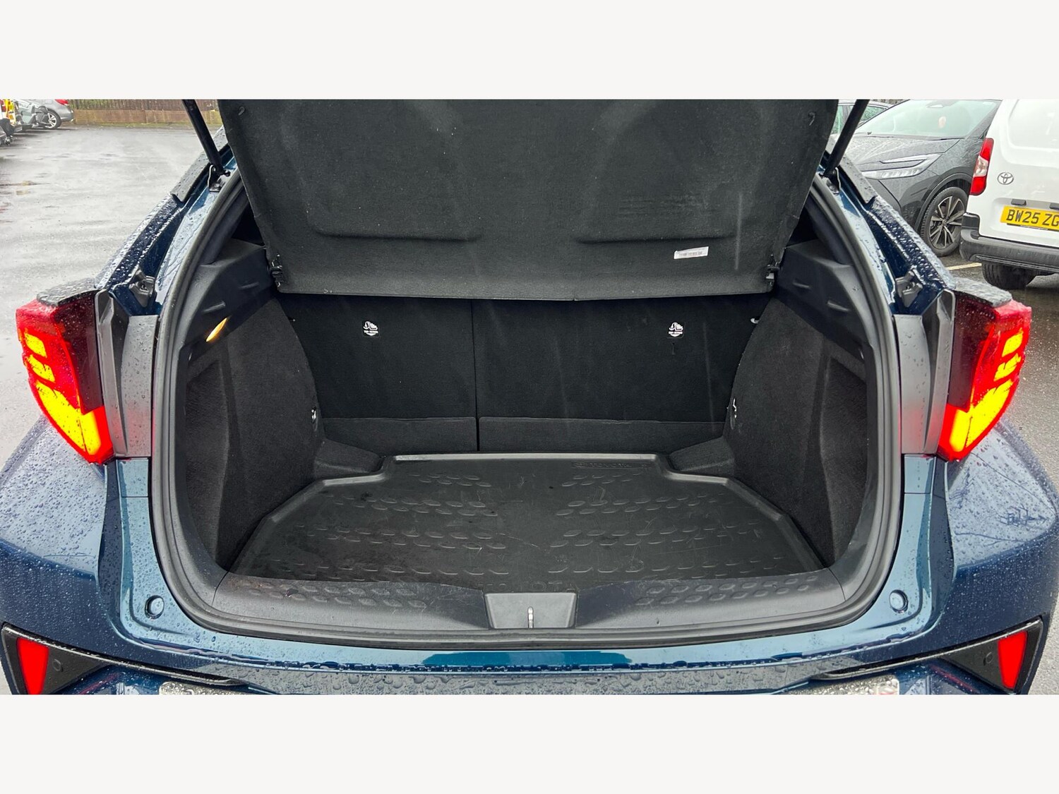 Used Toyota C-HR 2023 for sale - 76801527: Photo 16