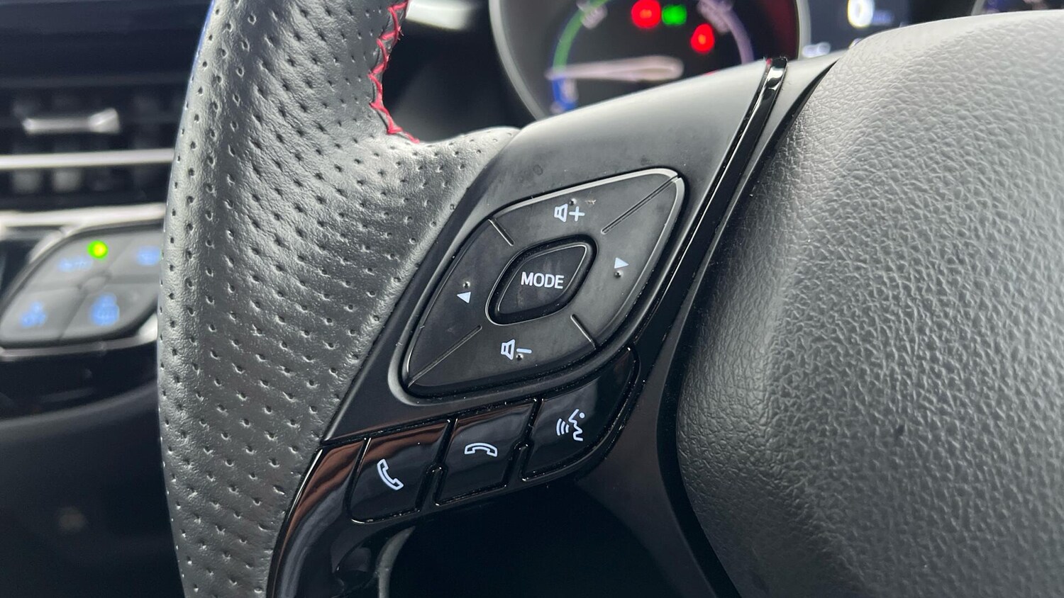 Used Toyota C-HR 2023 for sale - 76801527: Photo 35