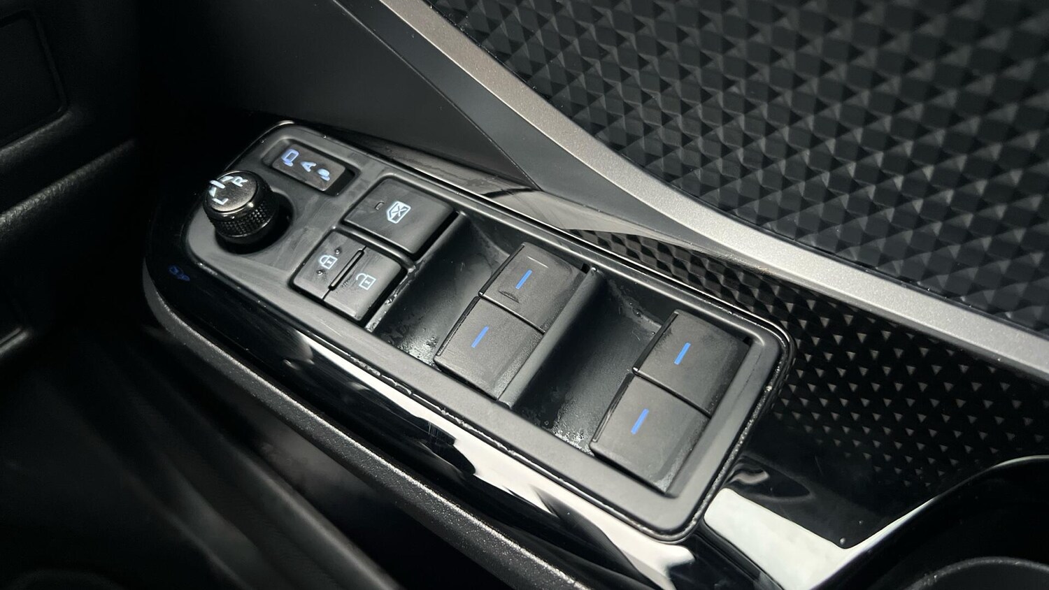 Used Toyota C-HR 2023 for sale - 76801527: Photo 38