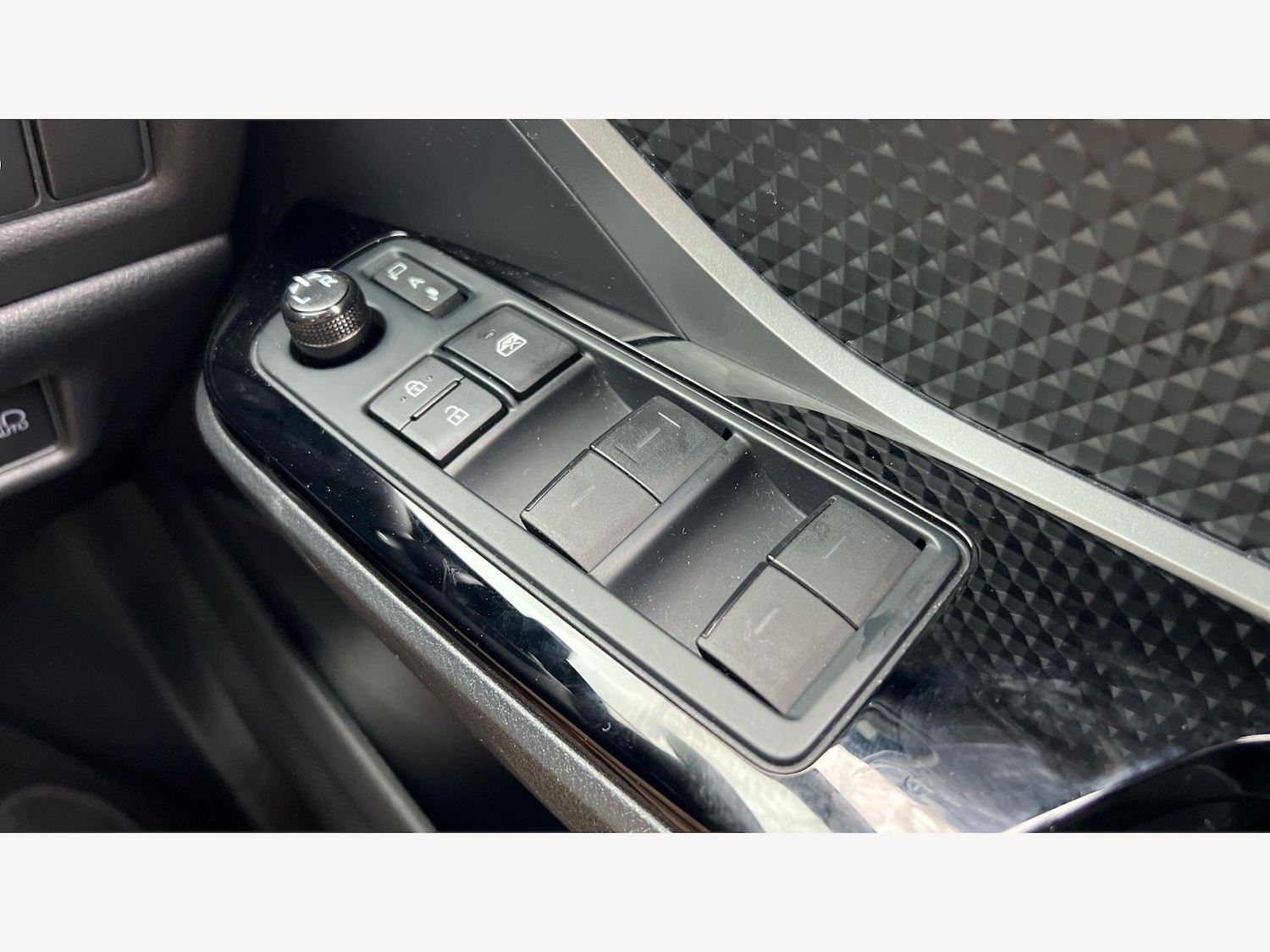 Used Toyota C-HR 2023 for sale - 77893134: Photo 31