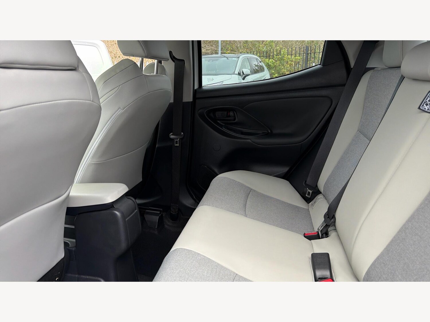 Used Toyota Yaris 2022 for sale - 76620004: Photo 15