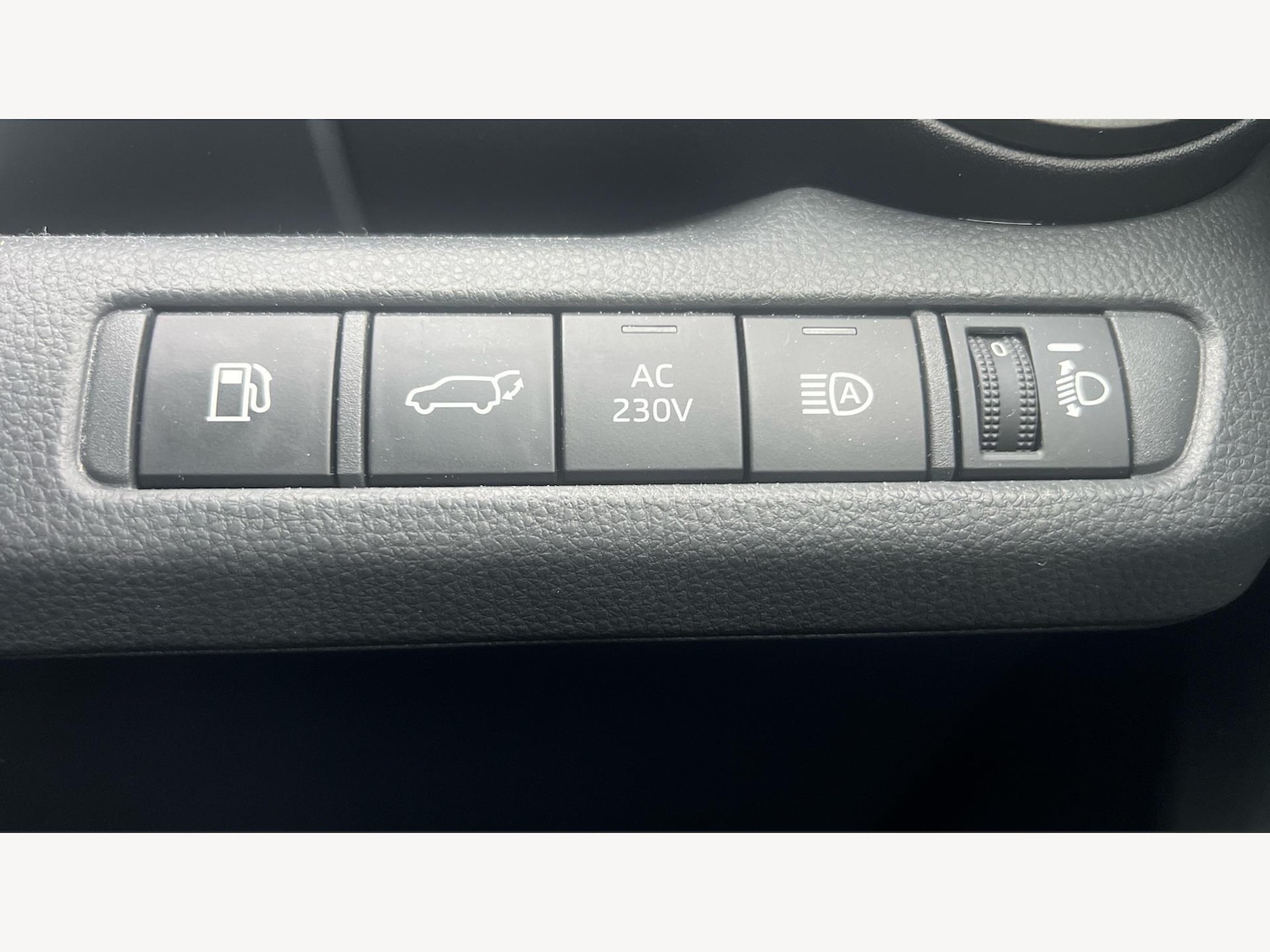 Used Toyota C-HR 2024 for sale - 76965201: Photo 32