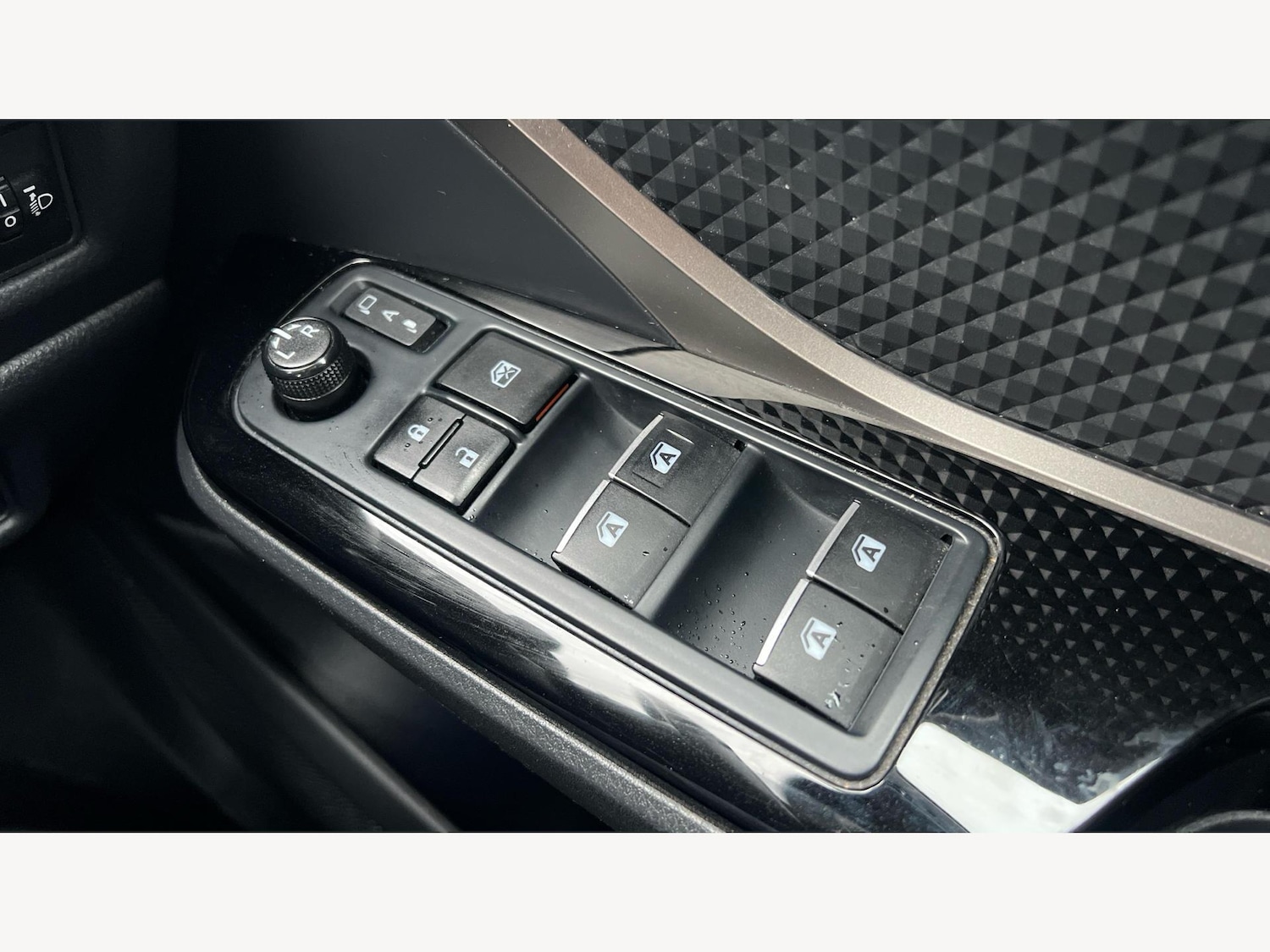 Used Toyota C-HR 2019 for sale - 77468697: Photo 30