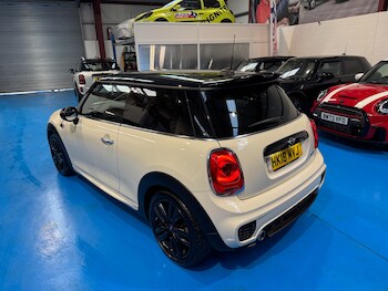Used MINI Hatch 2018 for sale - 77055700: Photo
