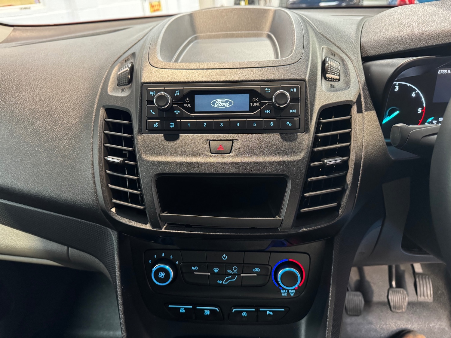 Used Ford Transit Connect 2024 for sale - 77251044: Photo 10