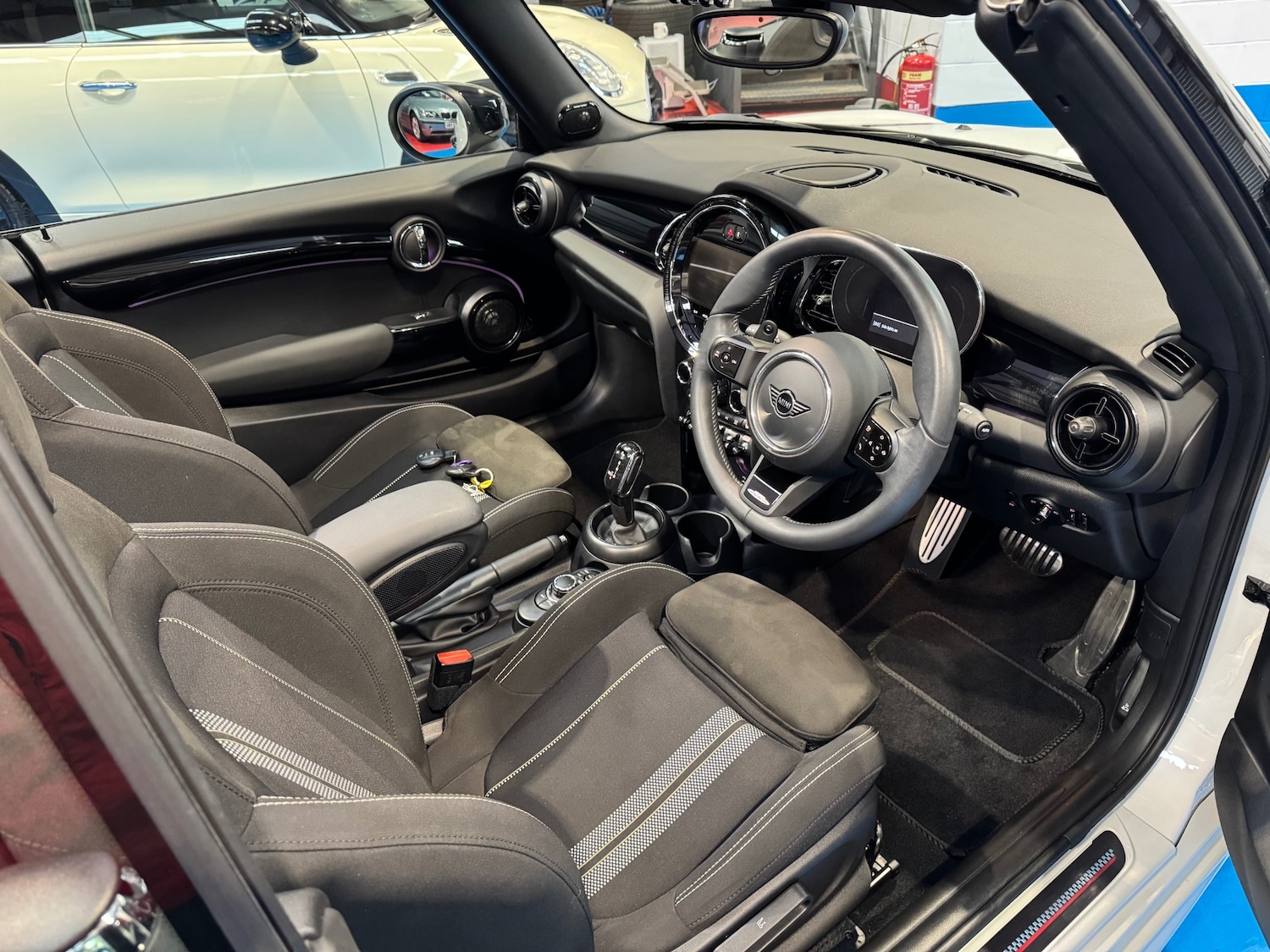 Used MINI Convertible 2024 for sale - 77350526: Photo 13