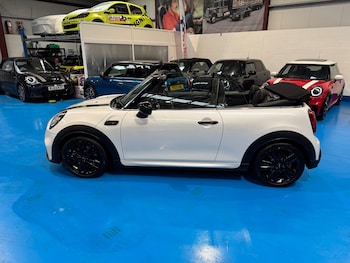 Used MINI Convertible 2024 for sale - 77350526: Photo
