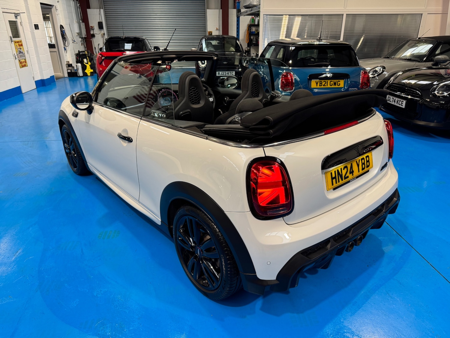 Used MINI Convertible 2024 for sale - 77350526: Photo 4