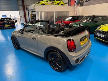 Used MINI Convertible 2021 for sale - 76492520: Photo