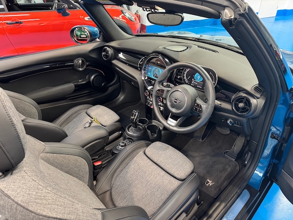 Used MINI Convertible 2024 for sale - 75723281: Photo 13
