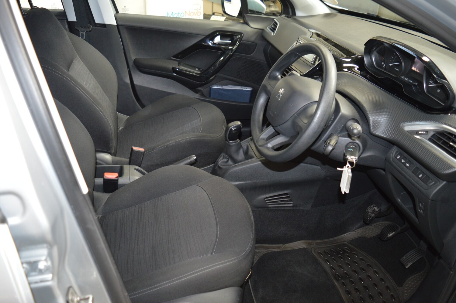 Used Peugeot 208 2017 for sale - 76036492: Photo 8