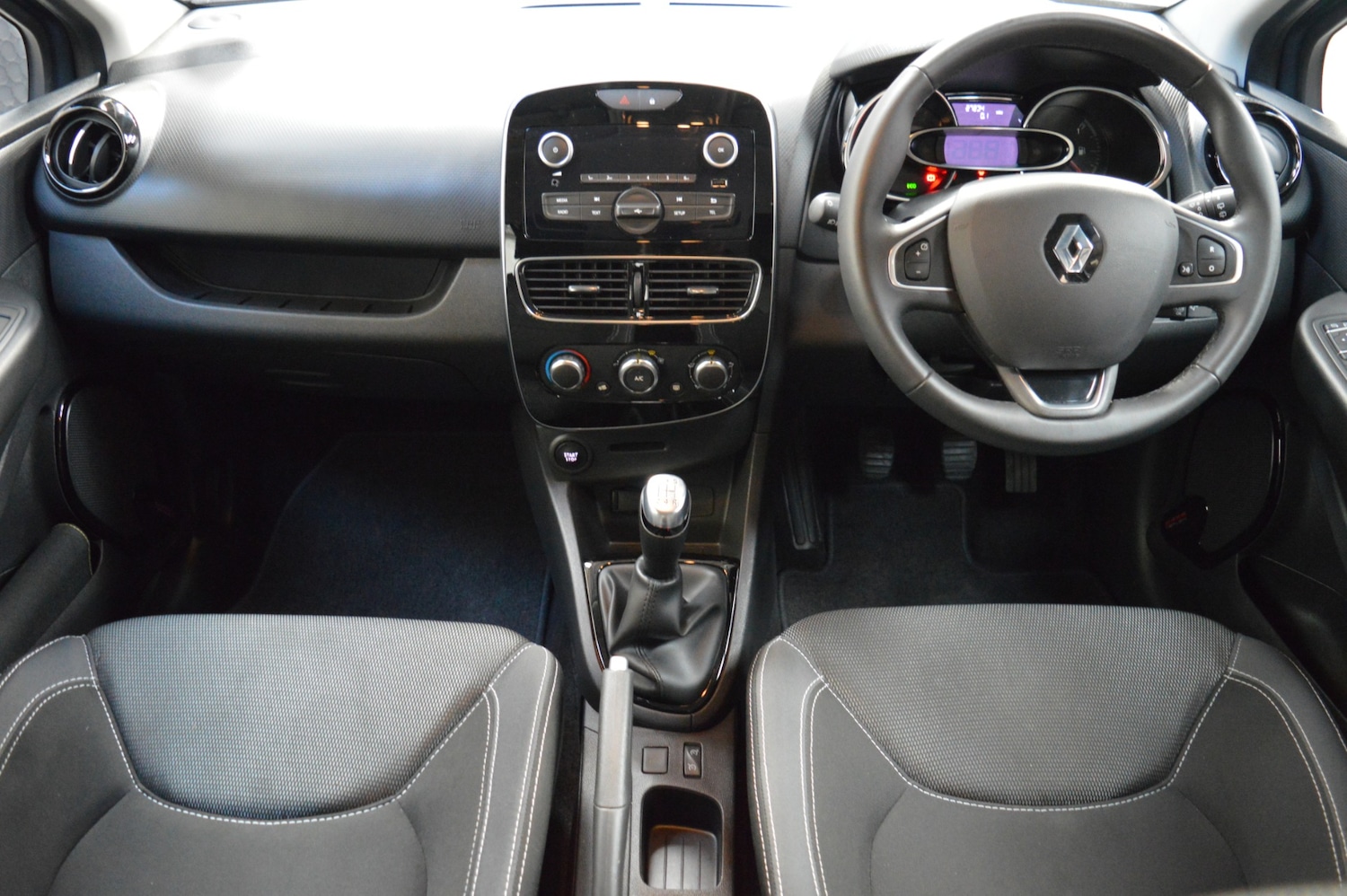 Used Renault Clio 2019 for sale - 76705648: Photo 10