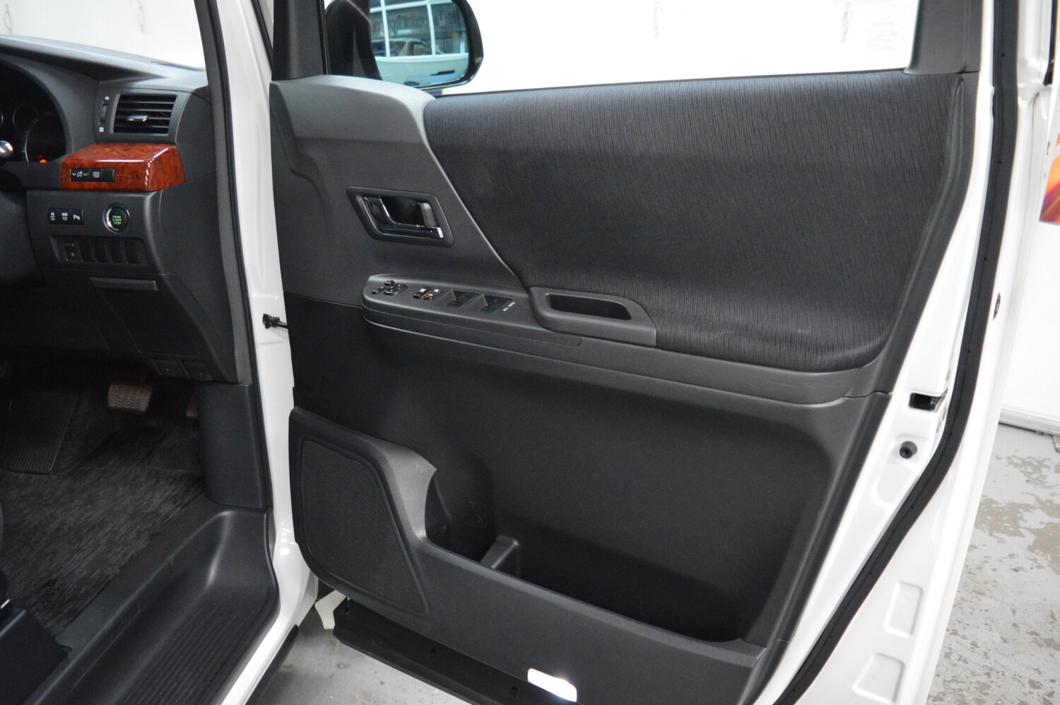 Used Toyota Alphard 2011 for sale - 76005666: Photo 31