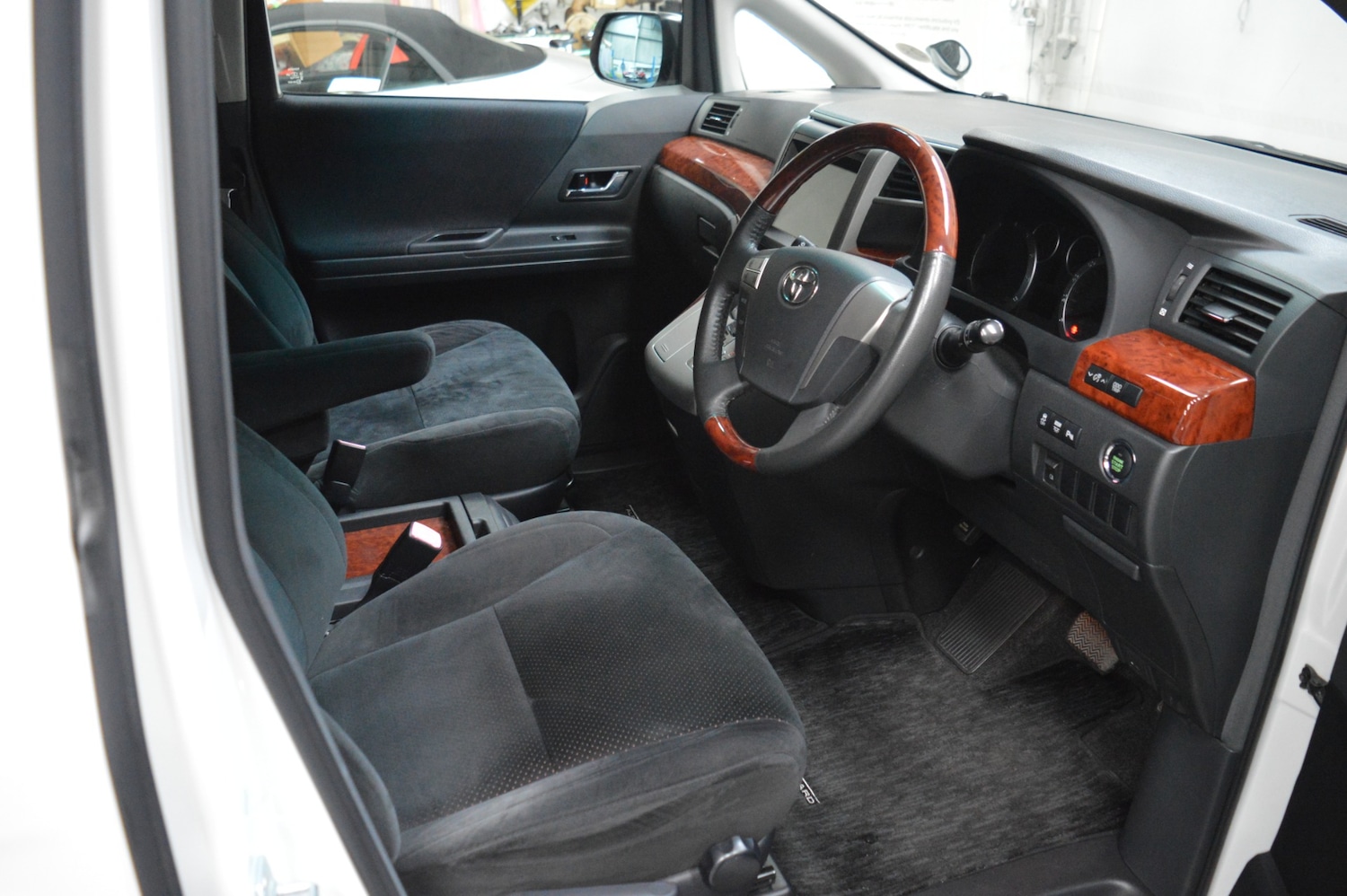 Used Toyota Alphard 2011 for sale - 76005666: Photo 8