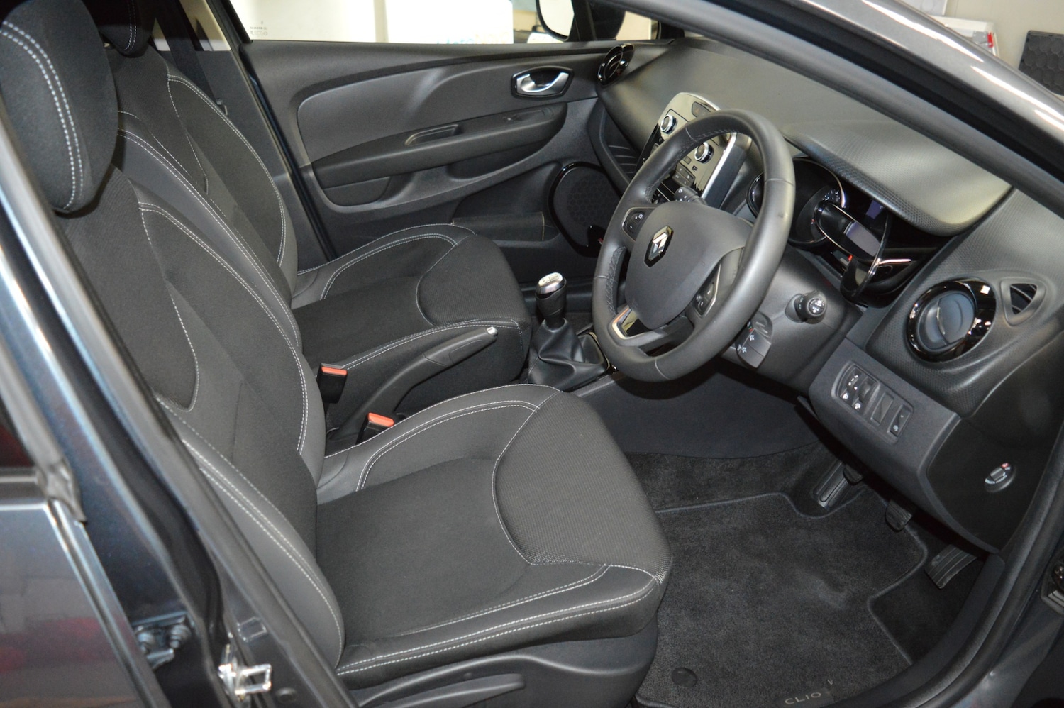 Used Renault Clio 2019 for sale - 76392066: Photo 8