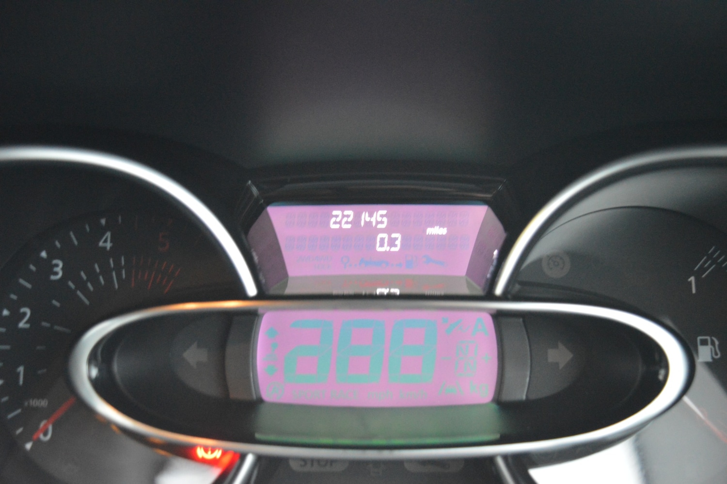 Used Renault Clio 2018 for sale - 76465978: Photo 2